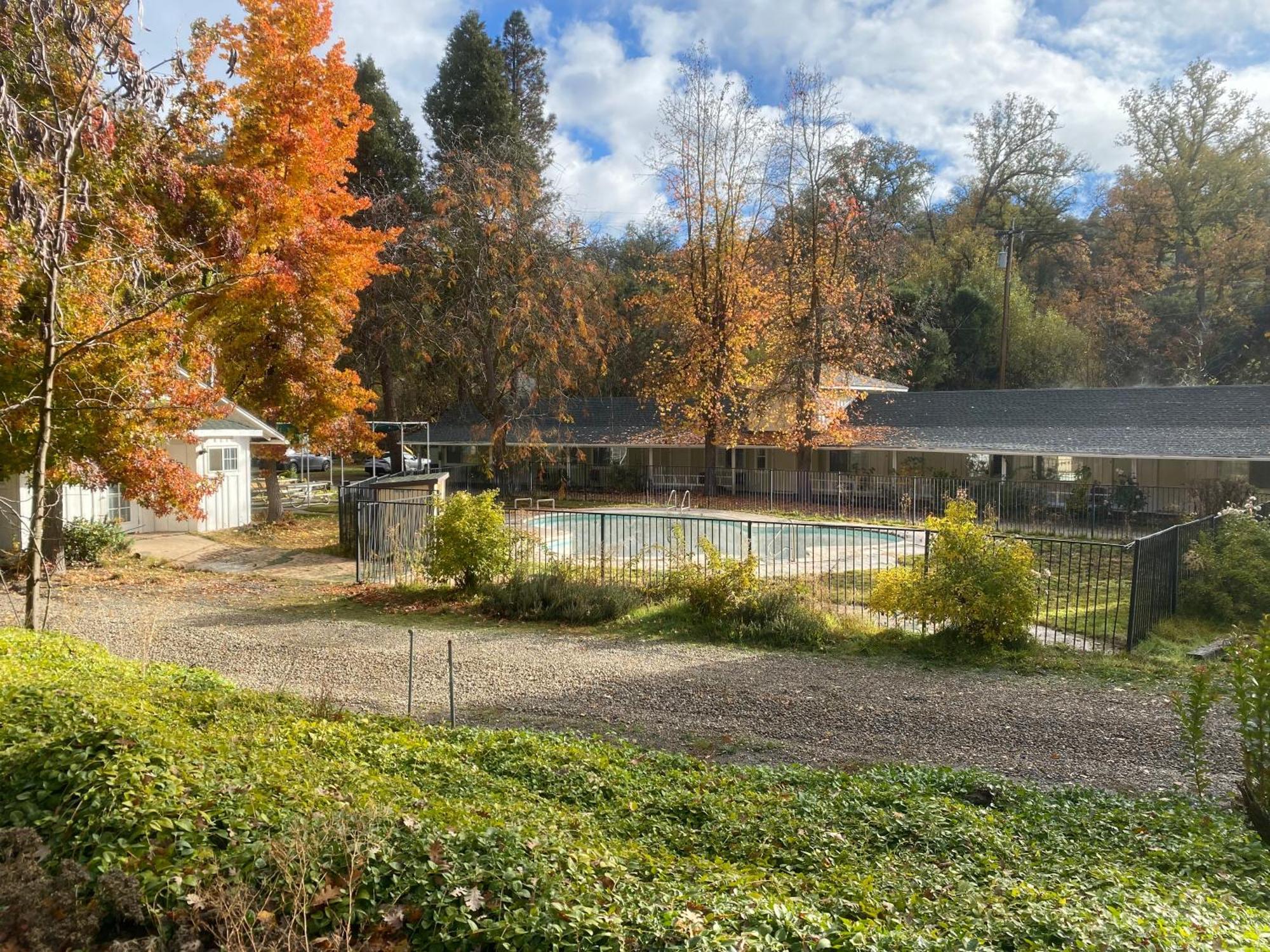 Seven Circles Lodge&Retreat Badger Exterior photo